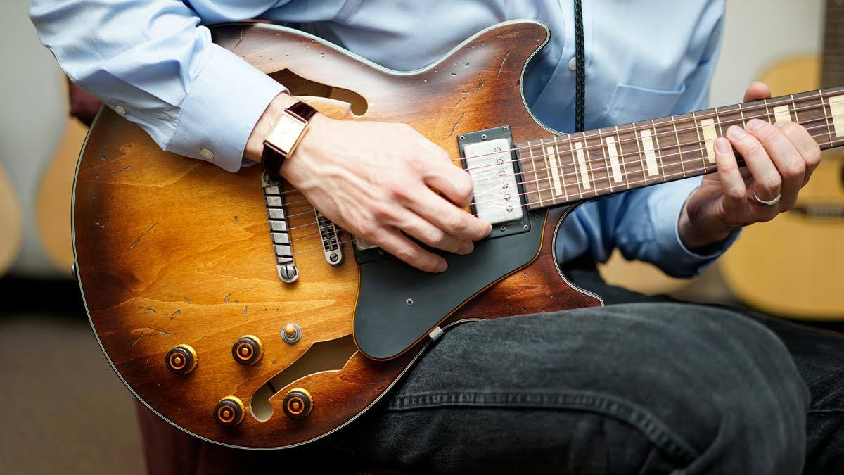 How Does an Electric Guitar Work?