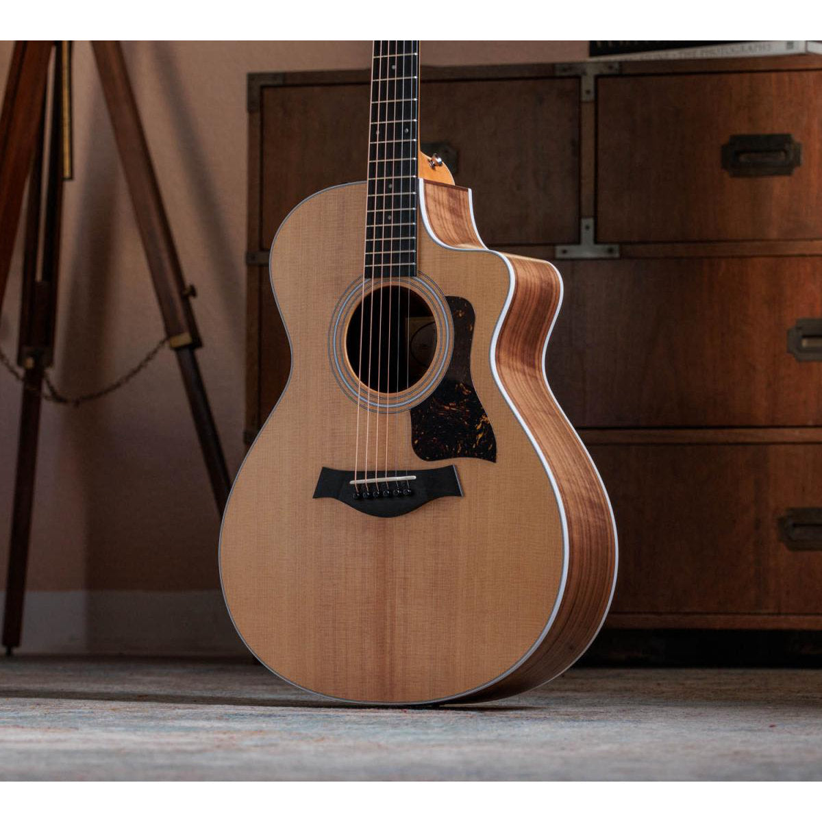 Taylor 212ce Acoustic-Electric Guitar - Solid Spruce Top - Walnut Back and Sides - Matte Finish