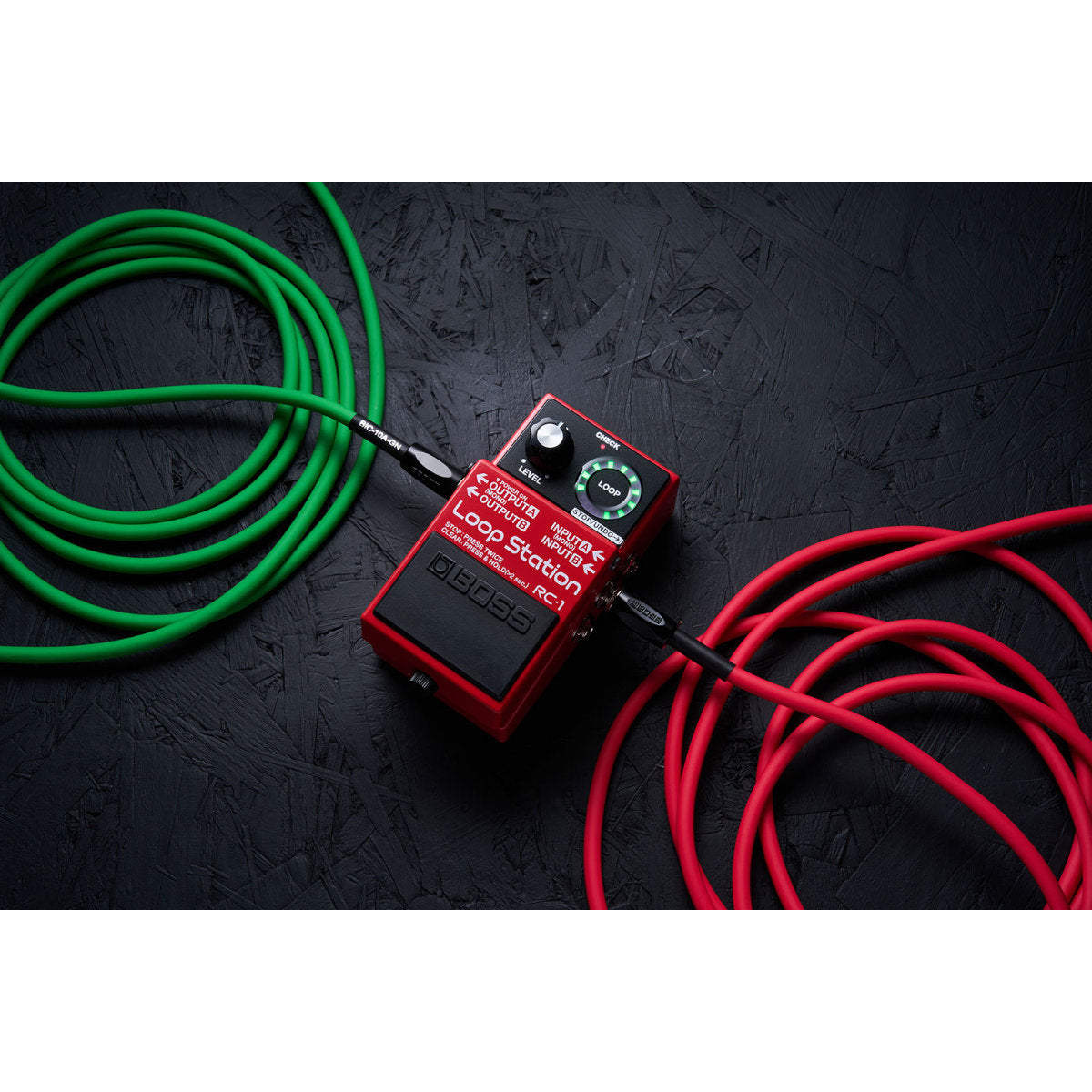 BOSS BIC-10A-GN Instrument Cable - Straight to Angled - Green - 10ft
