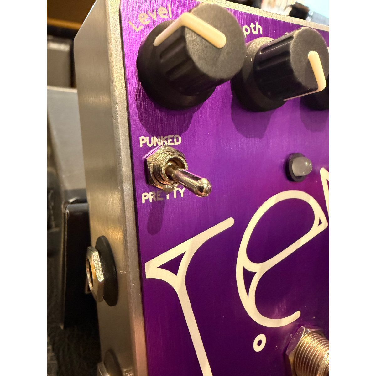 Ten Effects Roxanne Rosen Punked Out Pretty Edition Howard Leese Barracuda Analog Flanger Pedal