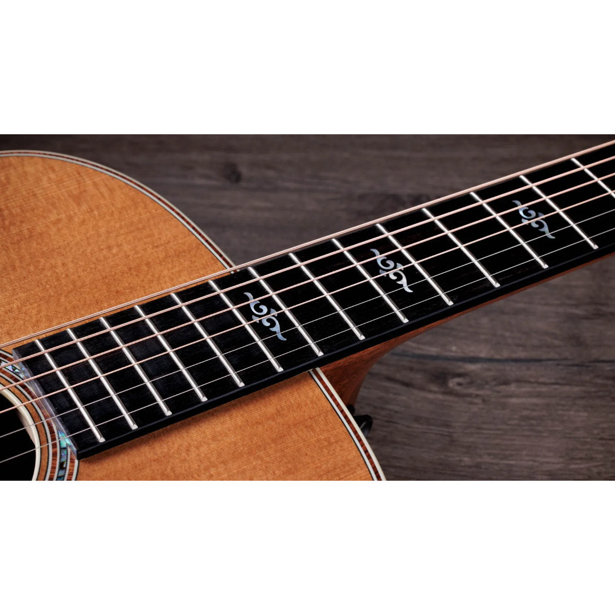 Taylor Gold Label 810e Honduran Rosewood Acoustic-Electric Guitar