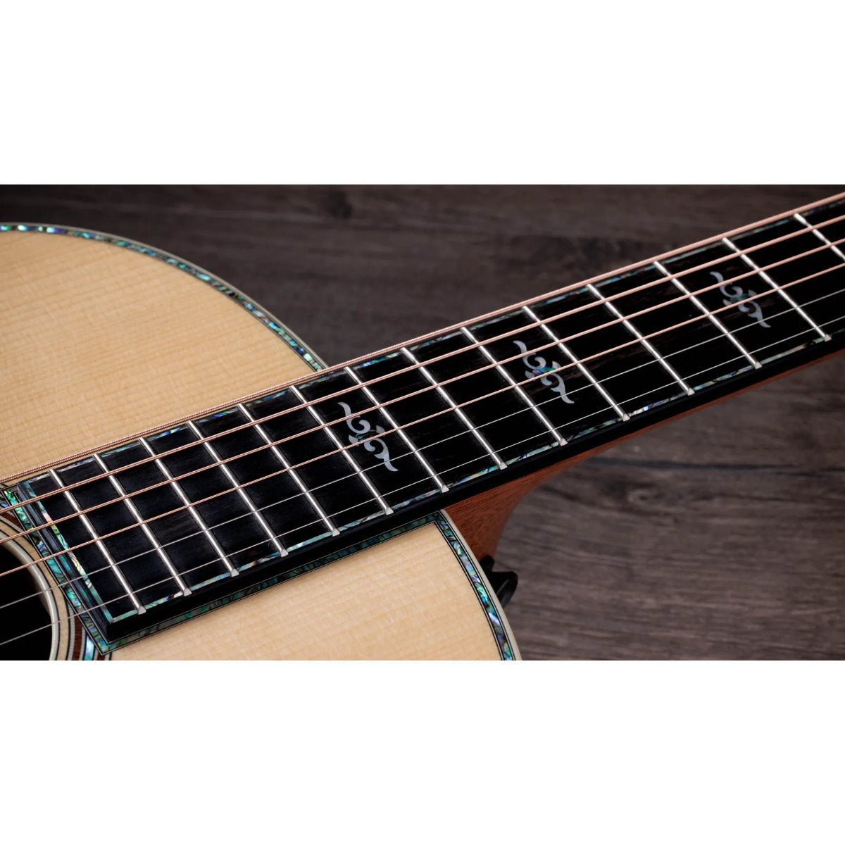 Taylor Gold Label 917e Honduran Rosewood Acoustic-Electric Guitar