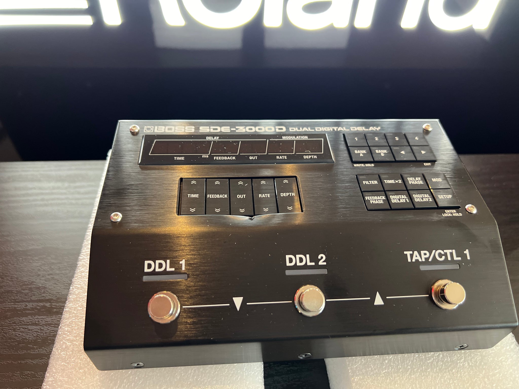 BOSS SDE-3000D Dual Digital Delay (Scratch n' Dent) – Bananas At