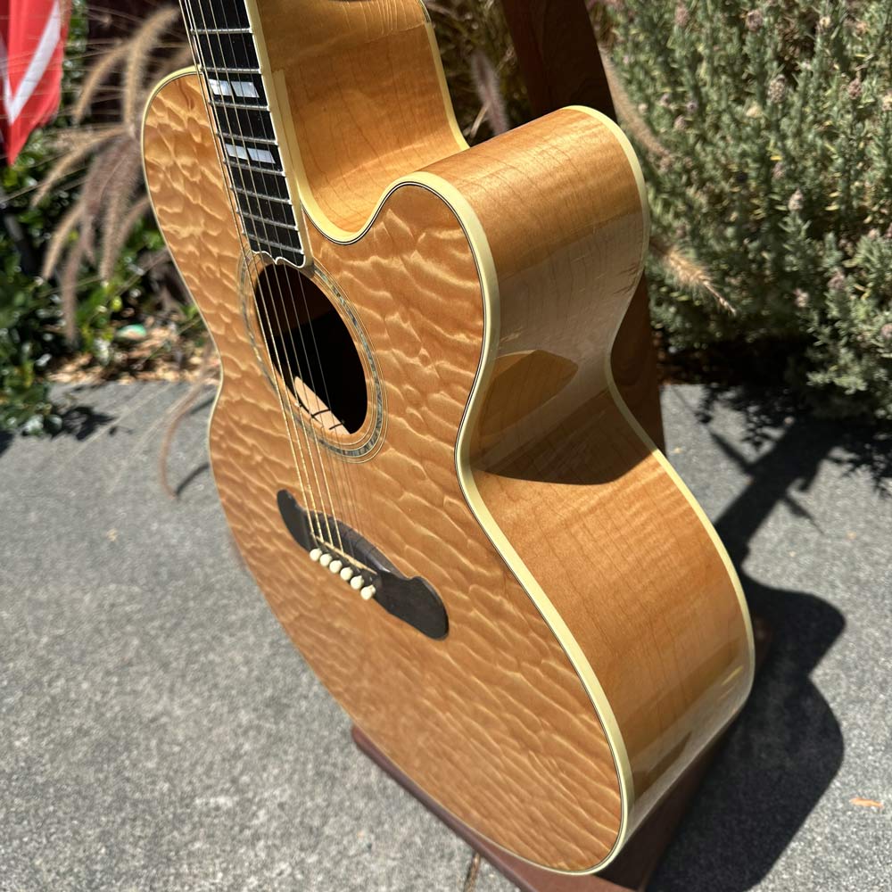Gibson 2002 J-185 EC Quilt Top Acoustic-Electric Guitar w/ Case - Natural (Pre-Owned)