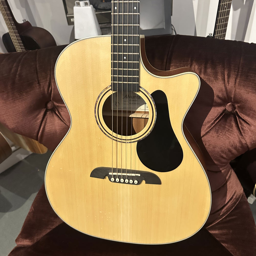 Alvarez RG26CE Deluxe Acoustic-Electric Guitar w/ Bag (Pre-Owned)