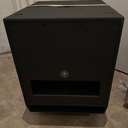 Yamaha DXS18 1020-Watt 18 in. Powered Subwoofer (Pre-Owned)
