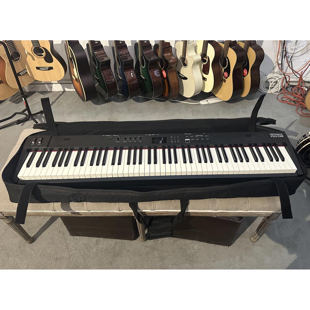Roland RD-08 88-key Portable Digital Stage Piano w/ Carry Case (Pre-Owned)