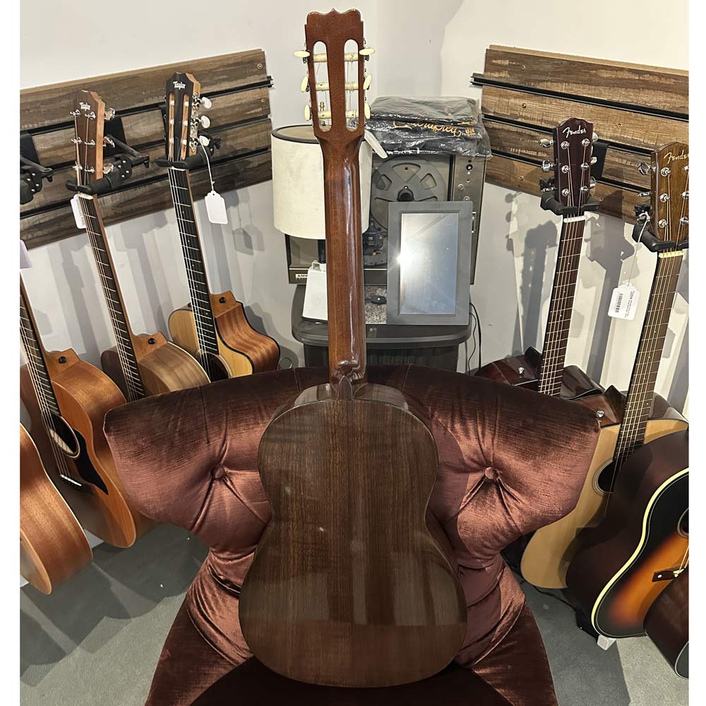 Yairi and Son 1968 MIJ Model 600 Classical Guitar w/ Case (Pre-Owned)