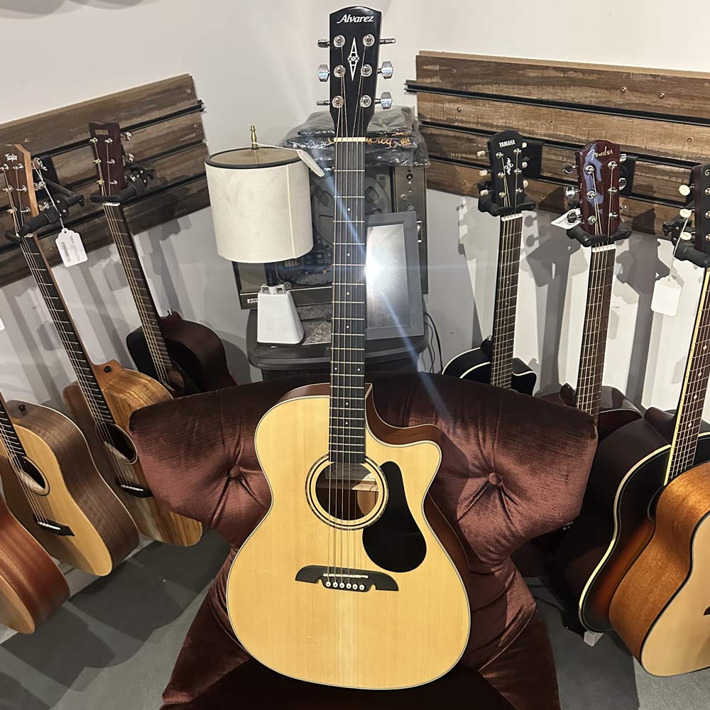 Alvarez RG26CE Deluxe Acoustic-Electric Guitar w/ Bag (Pre-Owned)