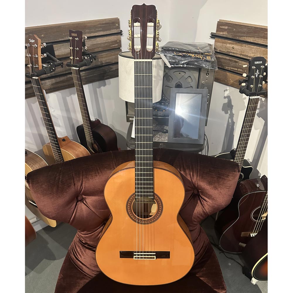 Raimundo 1999 145F Flamenco Guitar w/ Case (Pre-Owned)
