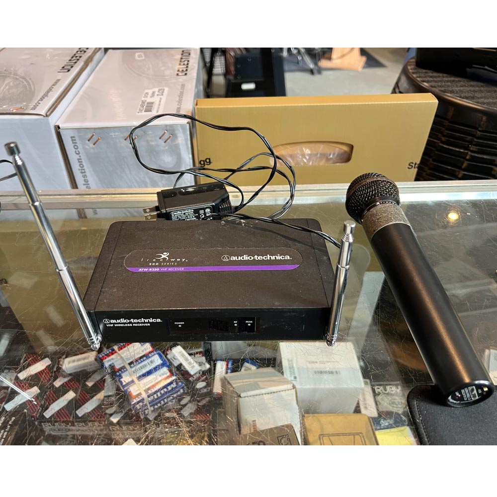 Audio-Technica ATW-R250 VHF Wireless Vocal Microphone System (Pre-Owned)