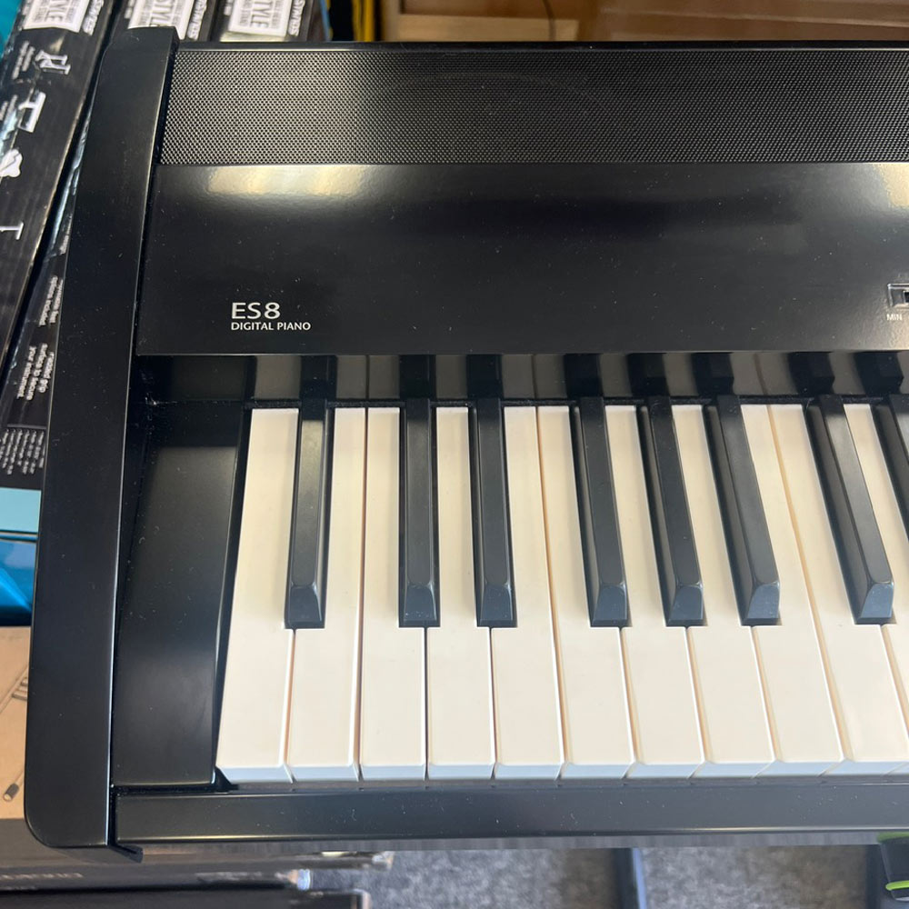 Kawai ES8 88-Key Portable Digital Piano w/ Stand (Pre-Owned)