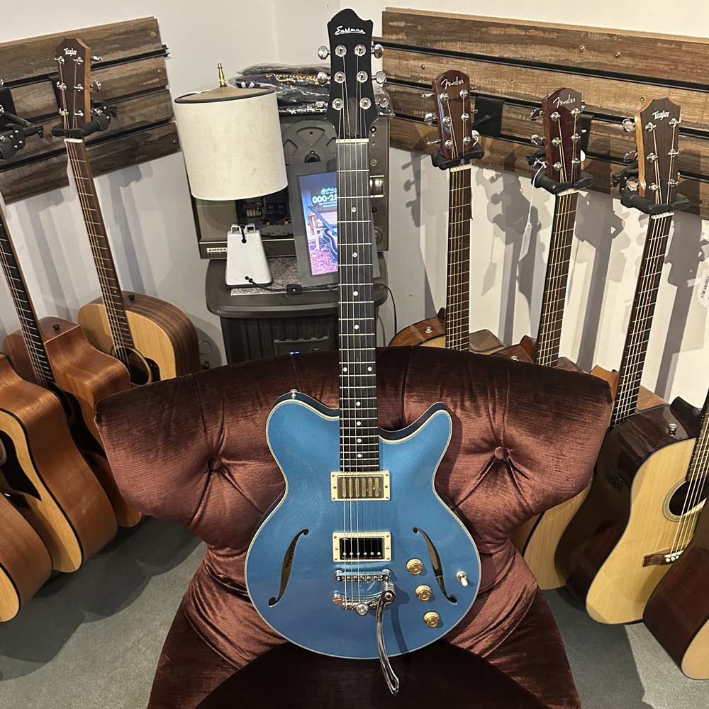 Eastman Romeo LA Thinline Semi-Hollow Body Electric Guitar w/ Hard Cas ...