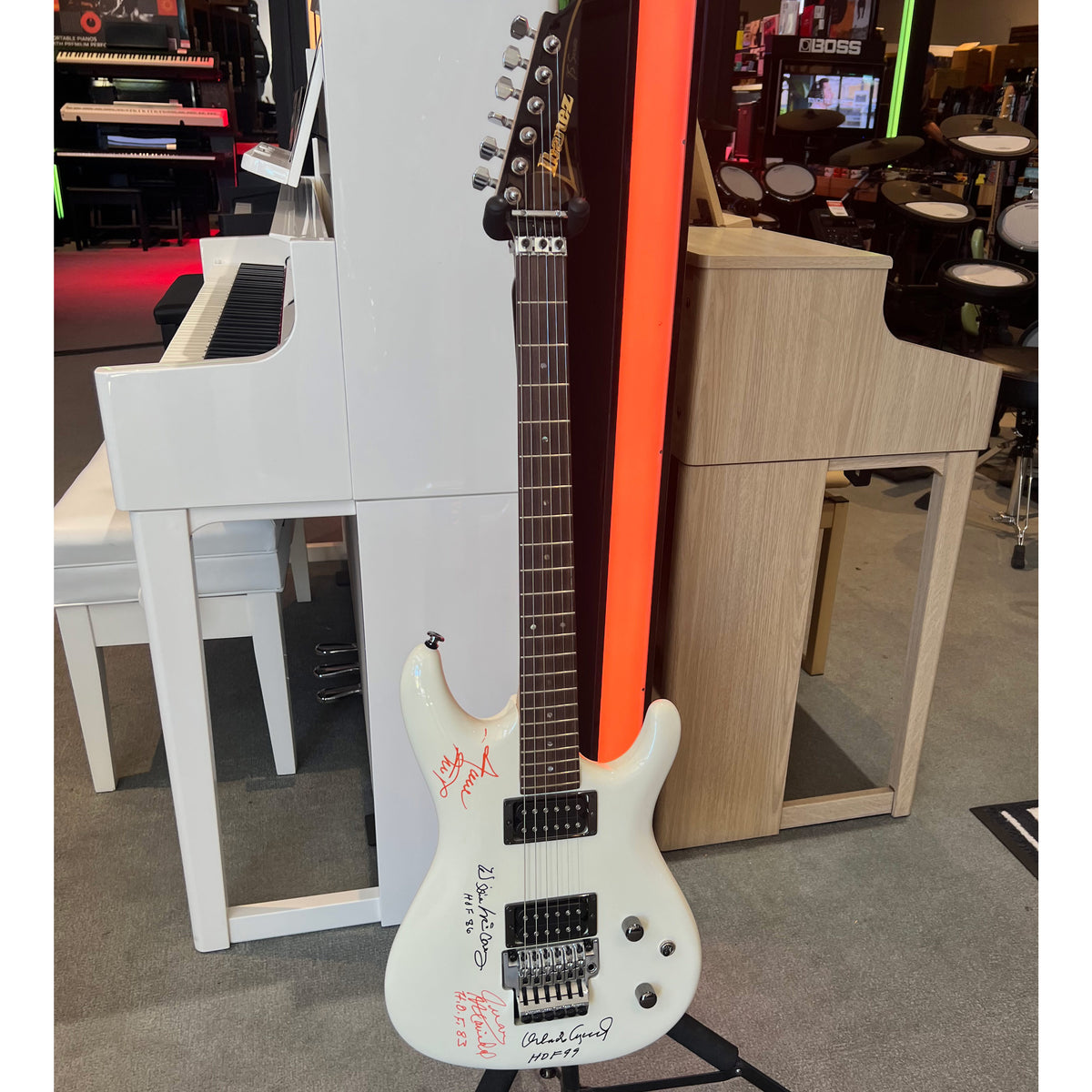 San Francisco Giants Autographed Collectible Joe Satriani Signature Model Electric Guitar (Pre-Owned) (Joe Satriani Private Collection)