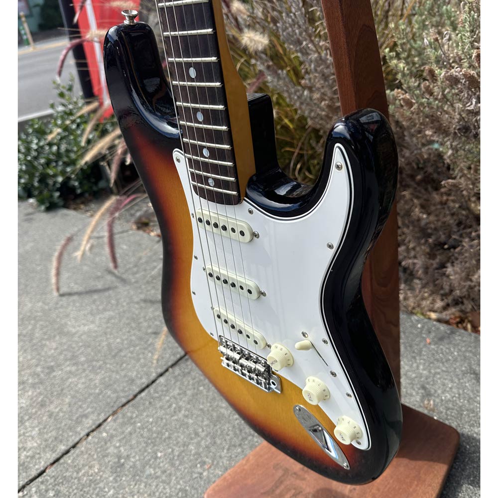 Fender Custom Shop 2023 '66 Stratocaster Deluxe Closet Classic Electric Guitar w/ Case - 3-Tone Sunburst (Pre-Owned)