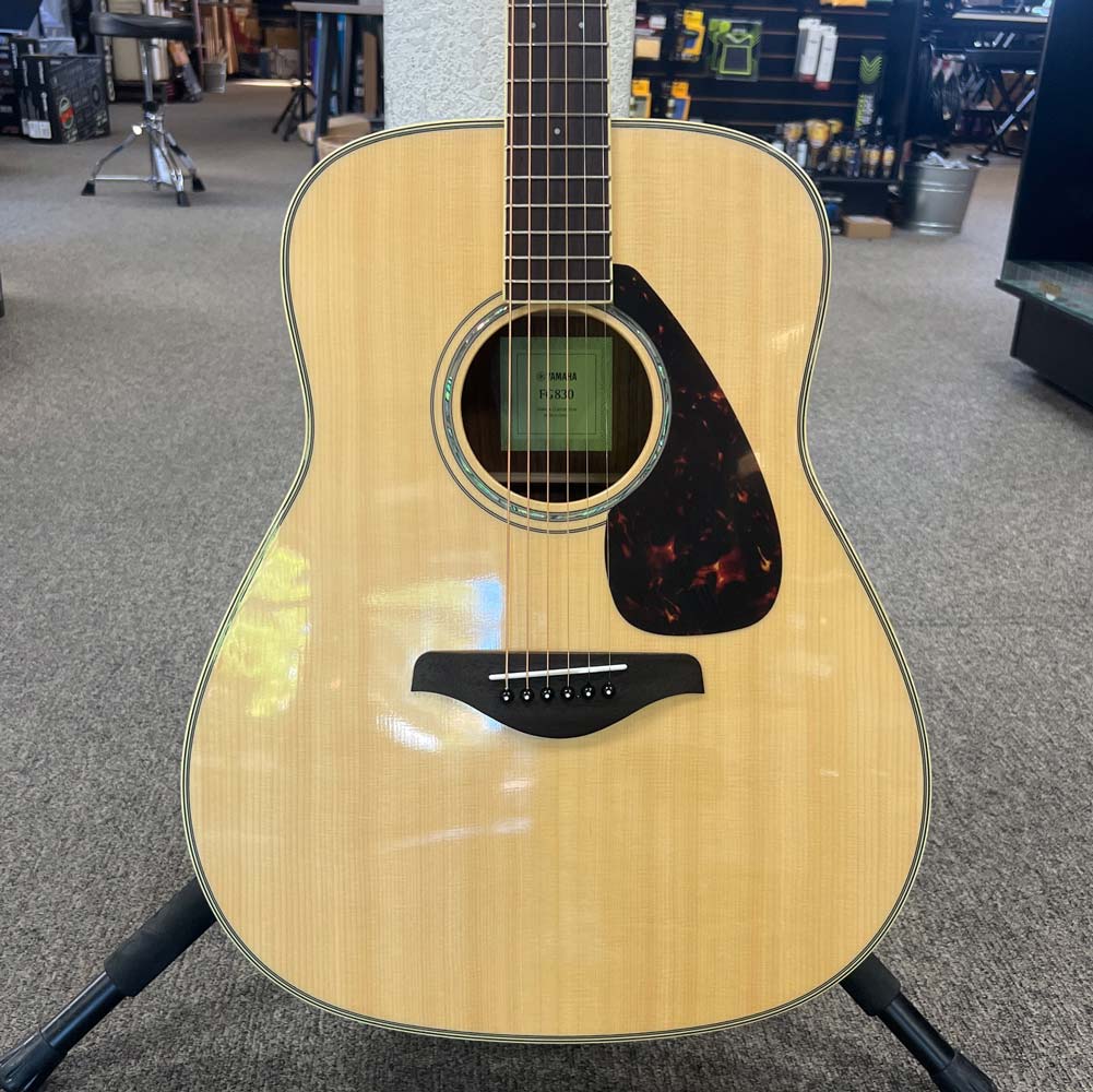 Yamaha FG830 Traditional Western Dreadnought Acoustic Guitar w/ Gig Gag (Pre-Owned)