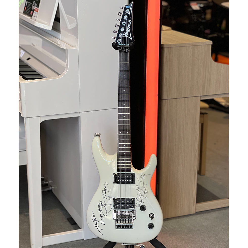 Joe Satriani Original JS Prototype Electric Guitar Autographed by Paul Stanley and Gene Simmons (Pre-Owned) (Joe Satriani Private Collection)