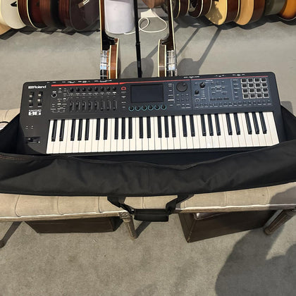 Roland FANTOM-06 61-Key Workstation Synthesizer Keyboard w/ Carry Bag (Pre-Owned)