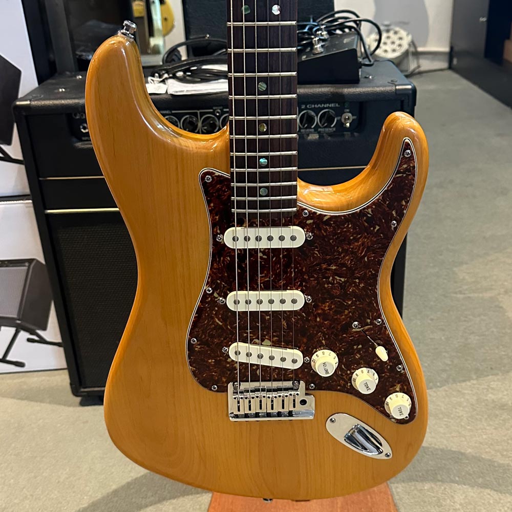 Fender 2004 American Deluxe Strat Electric Guitar w/ Hard Case - Amber (Pre-Owned)