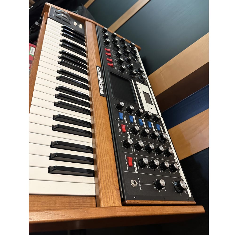 Moog Minimoog Voyager Analog Synthesizer (Pre-Owned)