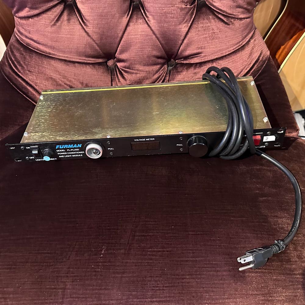 Furman PLPLUSD Power Conditioner and Light Module with Voltmeter Rack