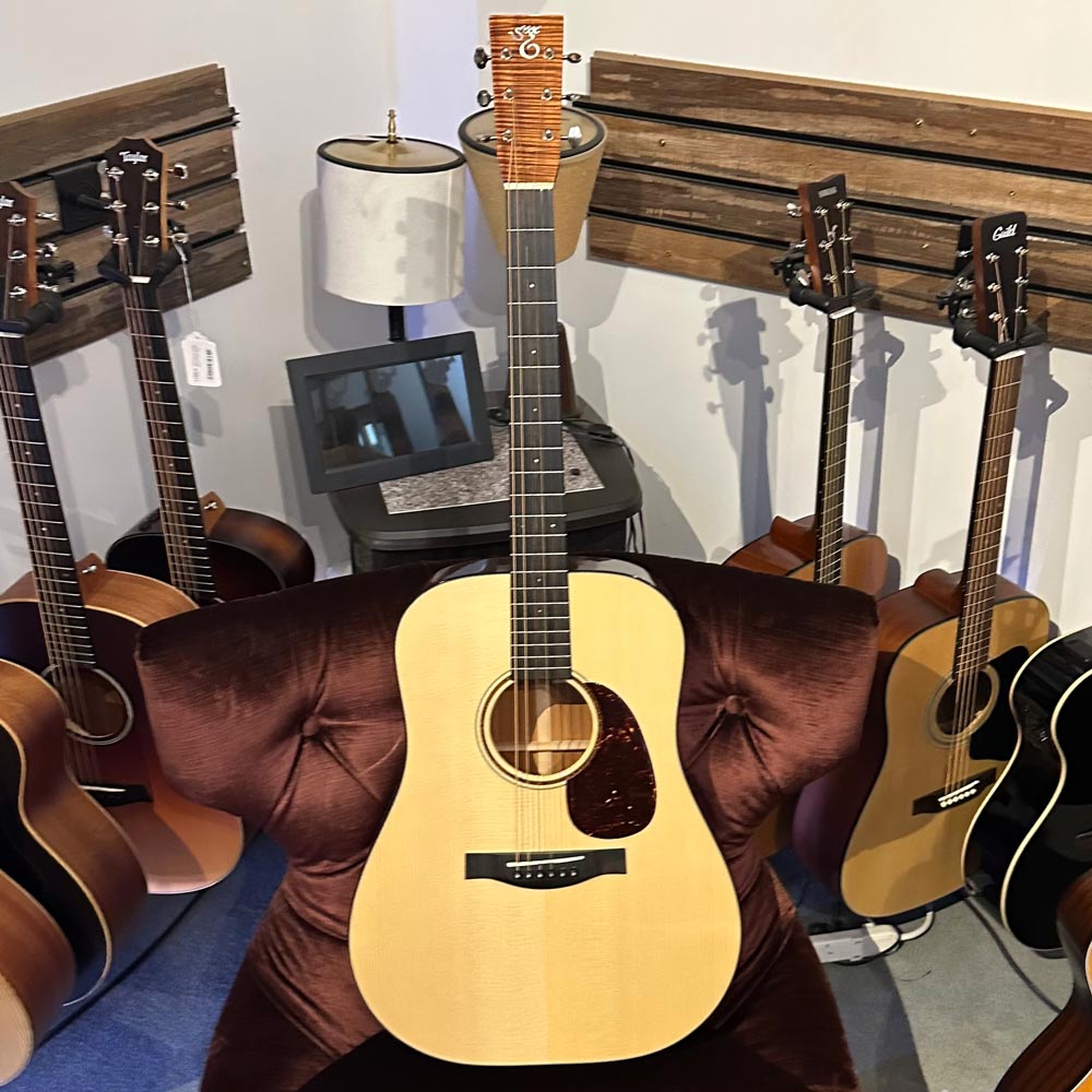 Santa Cruz D Pre-War Solid Wood Dreadnought Acoustic Guitar w/ Case (Pre-Owned)